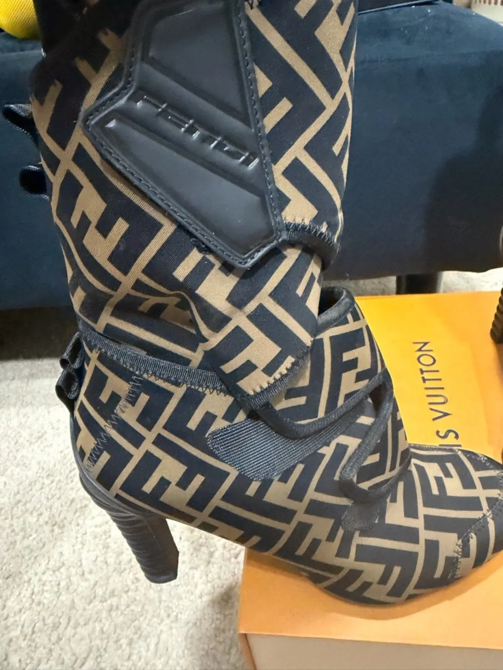 Fendi Black and Brown Patterned Heeled Boots - Picture 5 of 8